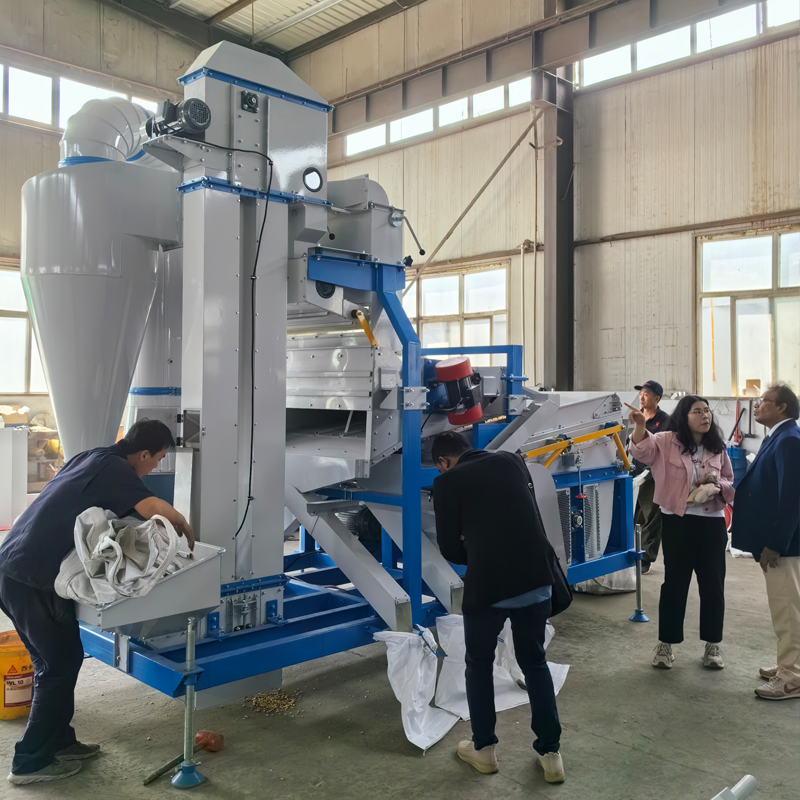 Beibu machinery has the honor to receive a customer for testing the air screen grain cleaner Beibu machinery has the honor to receive a customer for testing the air screen grain cleaner
